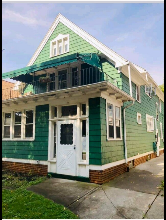 Building Photo - 116 Melrose St