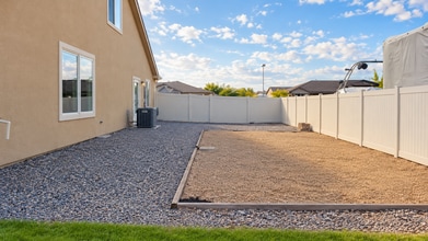 Building Photo - 2990 Lurvey Ln
