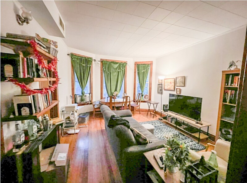 3004 N Gresham Ave Unit 1, Chicago, IL 60618 Room for Rent in Chicago