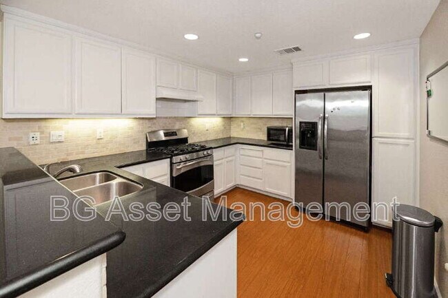 Foto del edificio - 1653 Northshore Dr