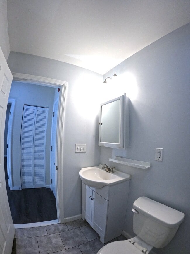 Building Photo - 563 Burritt St