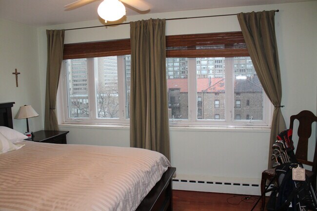 Bedroom - 708 W Bittersweet Plz