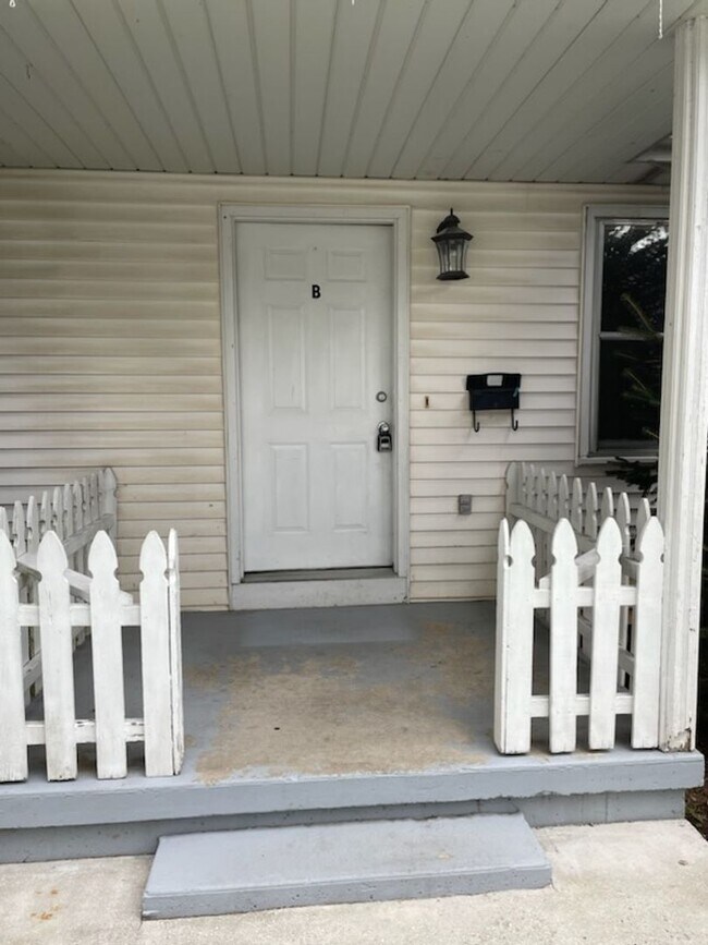 Building Photo - 741 S New Ave