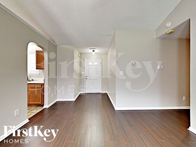 Foto del edificio - 1724 Hudson Graham Lane
