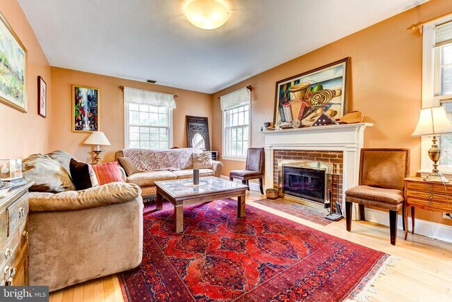 Foto del edificio - 4438 Garrison St NW