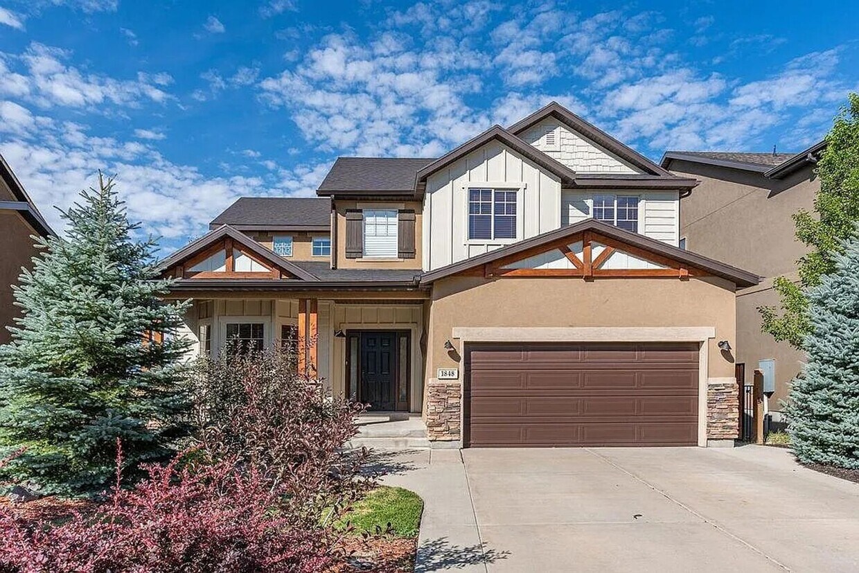 Primary Photo - GORGEOUS Draper Home!