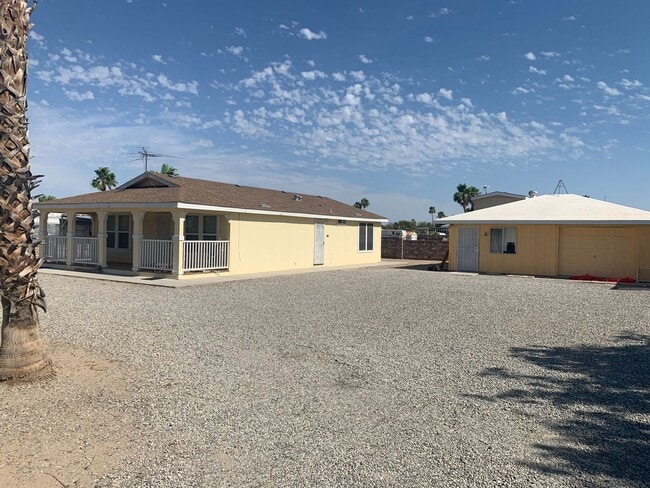 Building Photo - MOVE-IN READY!