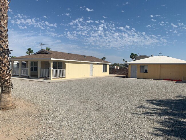 Foto del edificio - MOVE-IN READY!