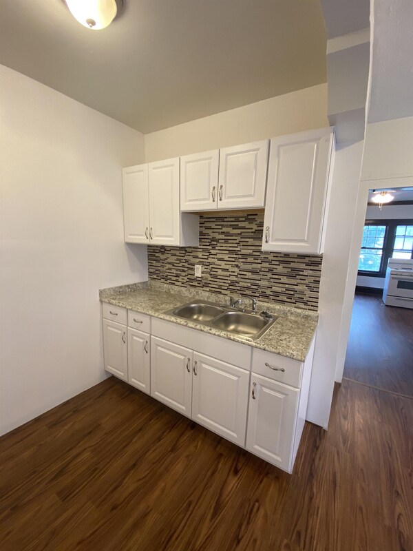 1442 W 101st St Cleveland, OH 44102 – photo 1