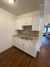 Building Photo - 1442 W 101st St
