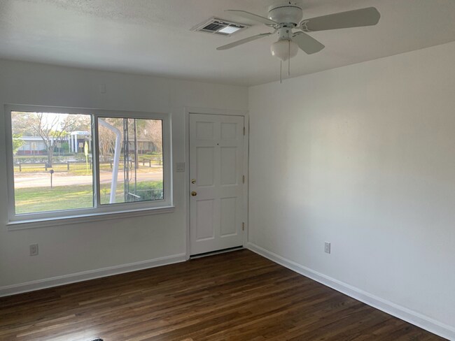 Foto del edificio - 3905 W Morrison Ave