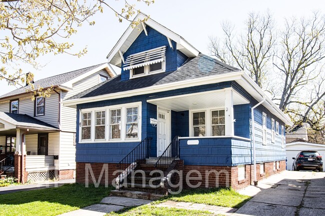 Building Photo - NEWLY UPDATED 3 BED/1.5 BATH ON W. 114TH S...