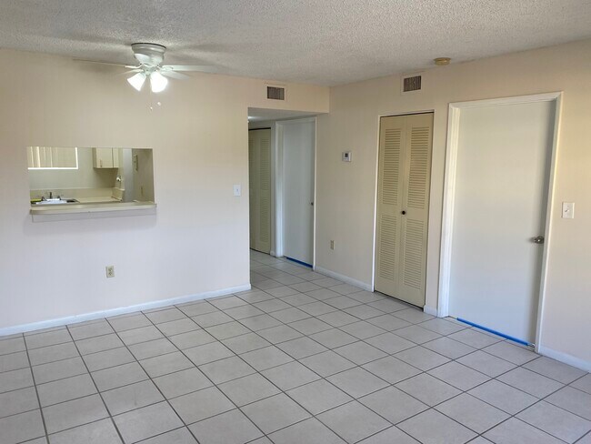 Building Photo - 14931 SW 82nd Ln