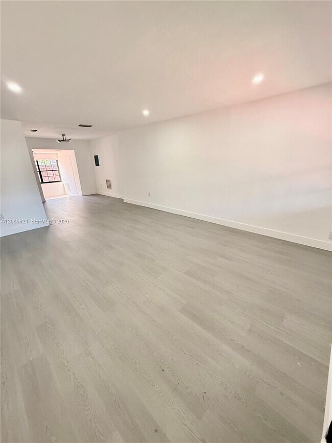 Foto del edificio - 2424 SW 21st Ter