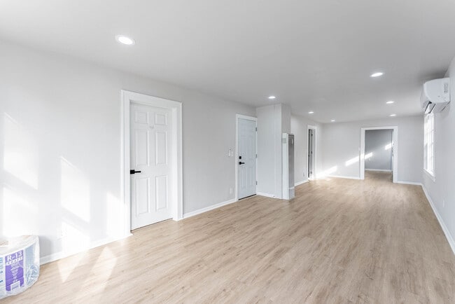 Building Photo - 3807 S Albany Ave