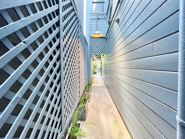 Building Photo - Castro/ Eureka Valley Full Floor Remodeled Victorian Condo in a Garden Setting - PROGRESSIVE