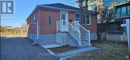 Building Photo - 924 Sheppard Ave W