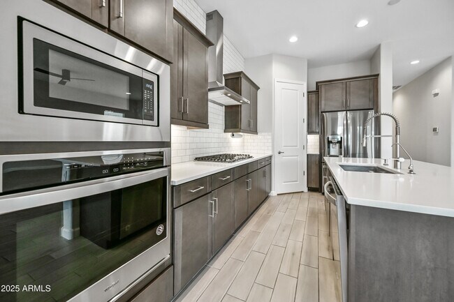 Foto del edificio - 2320 E Saguaro Park Ln