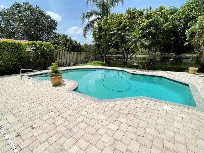 Foto del edificio - 6448 Sweet Maple Ln