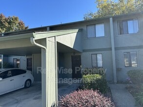 Building Photo - 1105 Excalibur Dr