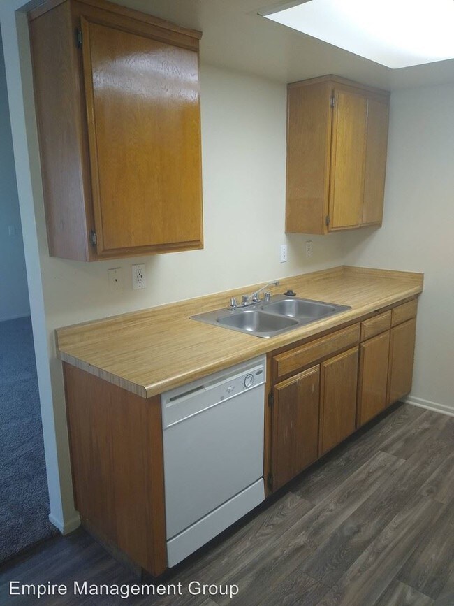 Building Photo - 3127 Jaguar Way E