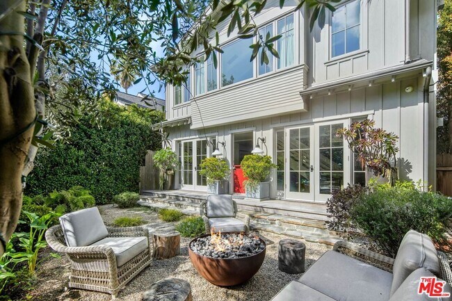 Foto del edificio - 821 Nowita Pl