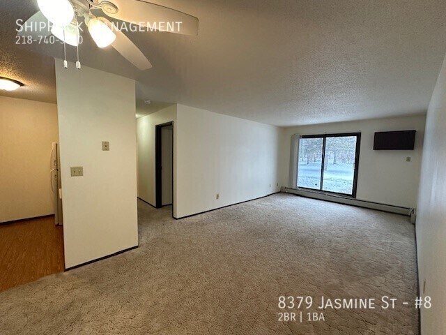 Foto del edificio - 8379 Jasmine St