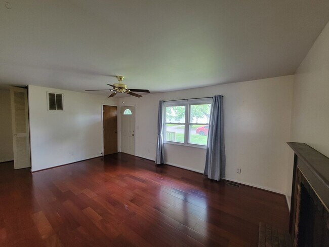 Foto del edificio - Charming 3-Bedroom Home: Serenity, Space, and Style Await!