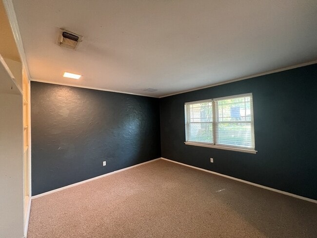 Building Photo - 1812 Elmhurst Dr