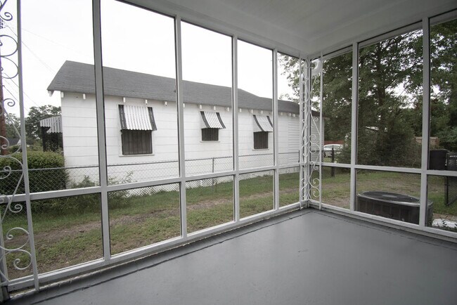Building Photo - 114 Calvary Dr