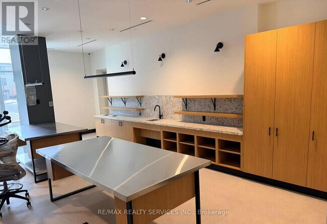 Building Photo - 20 All Nations Dr