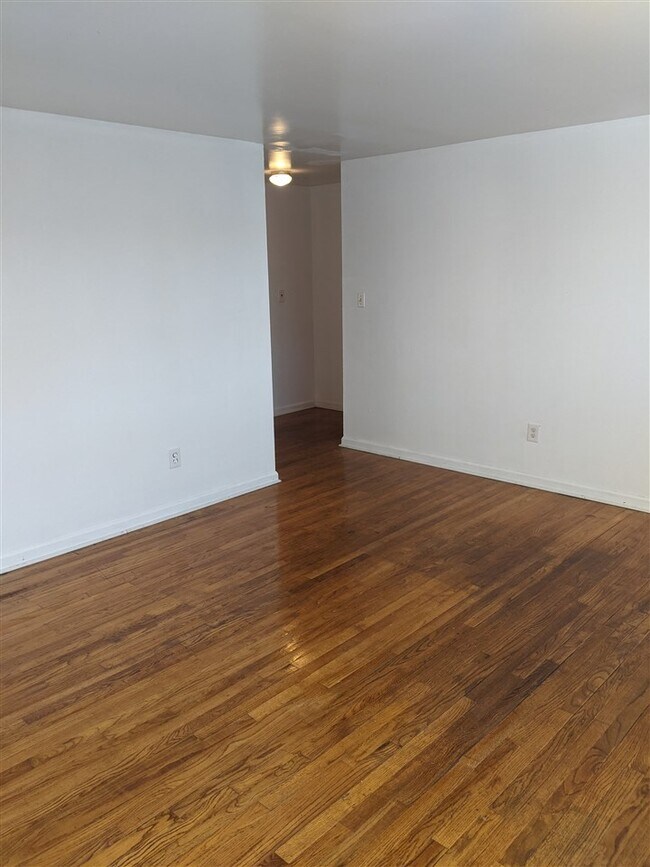 Building Photo - 12 Linden Ave