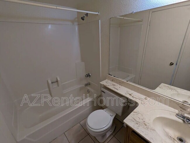 Foto del edificio - 461 W Holmes Ave