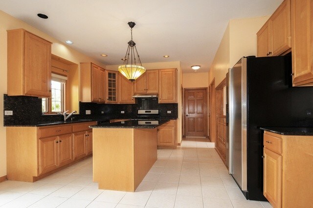 Building Photo - 715 Crestview Dr