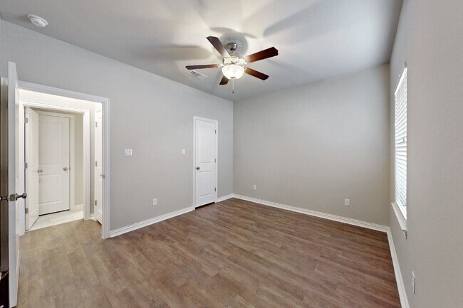 Foto del edificio - 6346 Spartan Dr