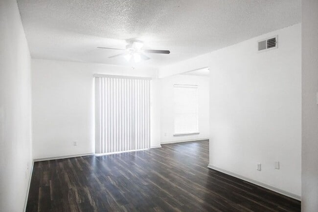 Building Photo - 8033 Gessner Dr