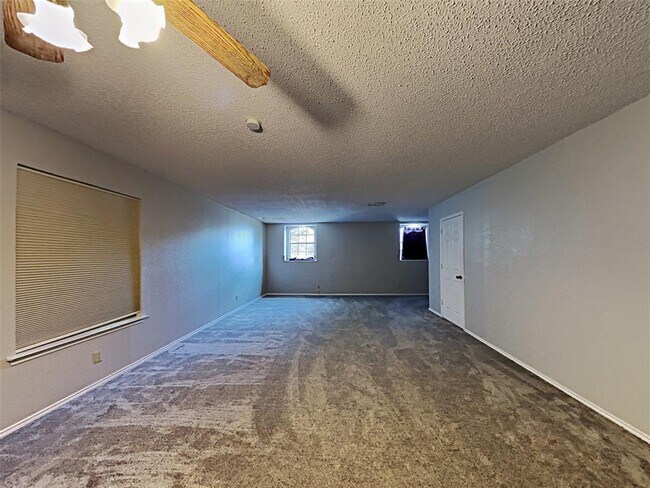 Foto del edificio - 7948 Buttercup Cir N