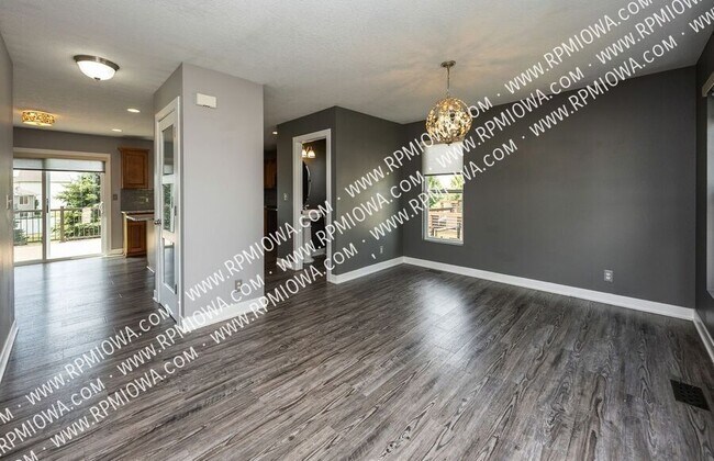 Foto del edificio - 900 SE Woodbine Dr