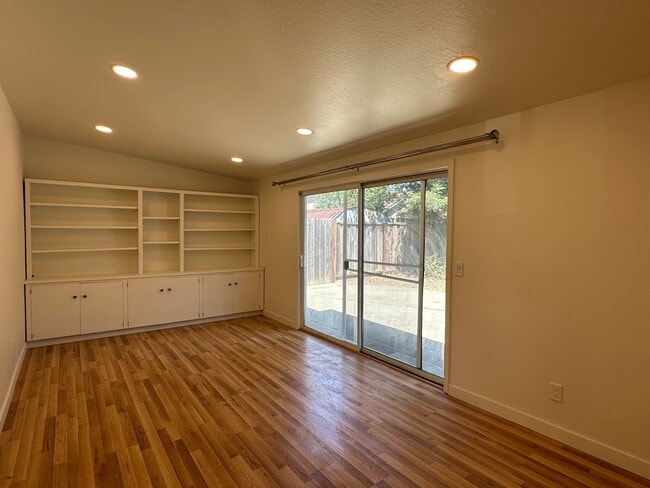 Foto del edificio - Fremont Home with Central A/C, Vinyl Plank...