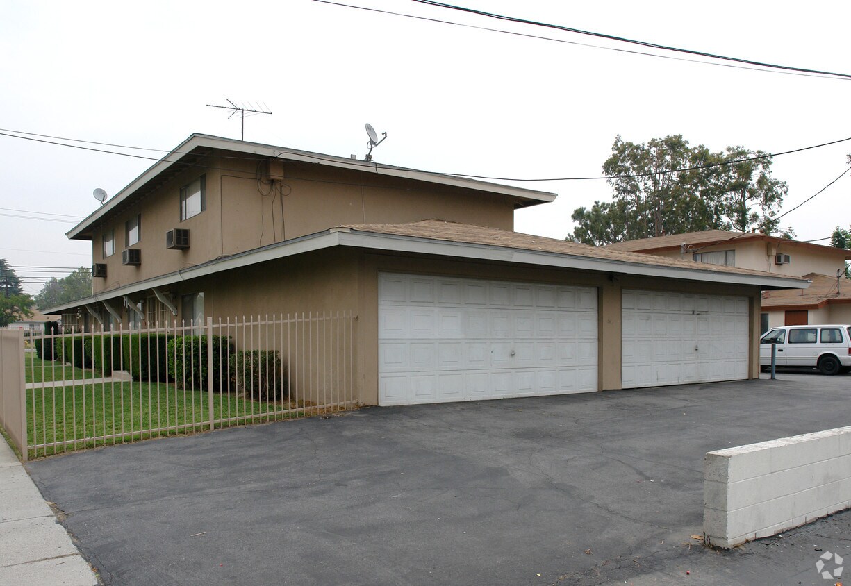Building Photo - 16805 Randall Ave
