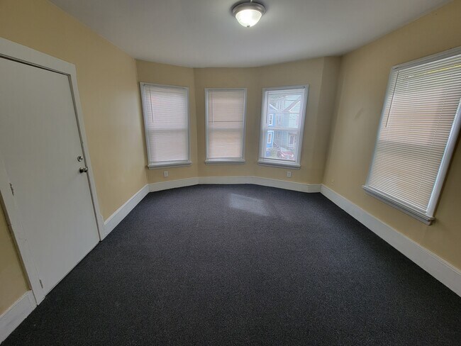 Building Photo - 722 Winchester Ave
