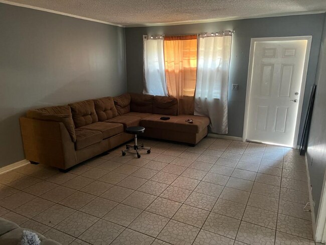 Foto del edificio - 1649 W 26th St
