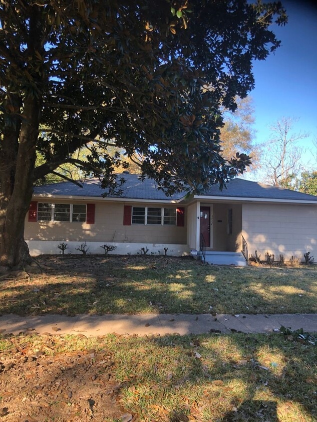 Foto principal - Be the First to Enjoy this Remodeled Jem