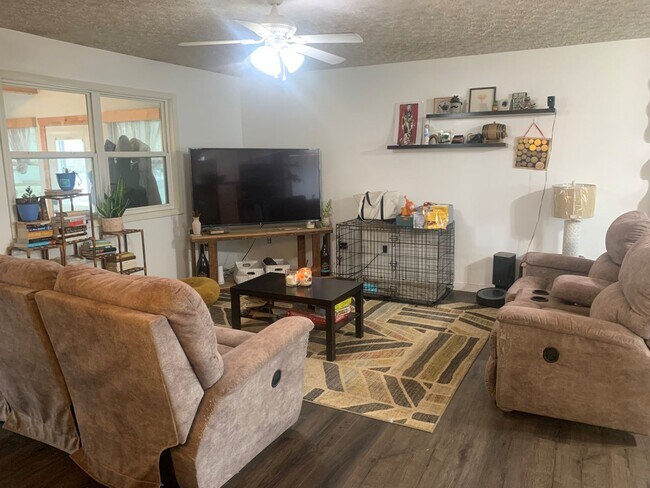 Foto del edificio - 4 Bedroom, 2 Bathroom Home Availabe!