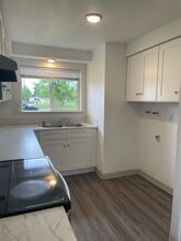 Building Photo - 4122 Lancaster Dr NE