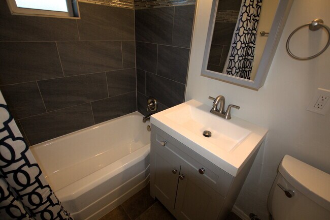Foto del edificio - Completely Remodeled Duplex