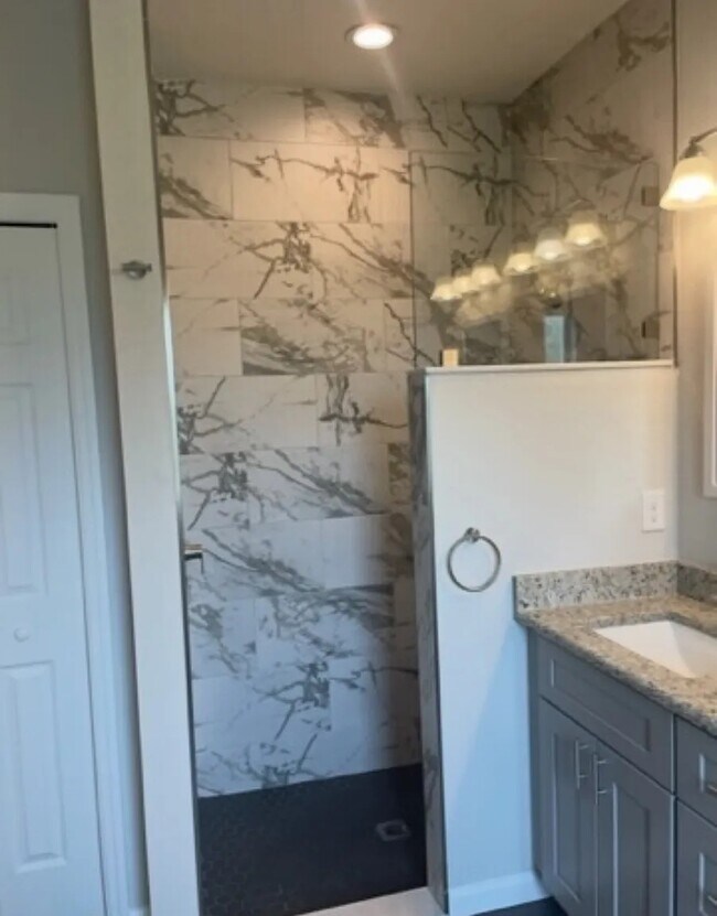 Foto del edificio - 548 Redwood Ave S