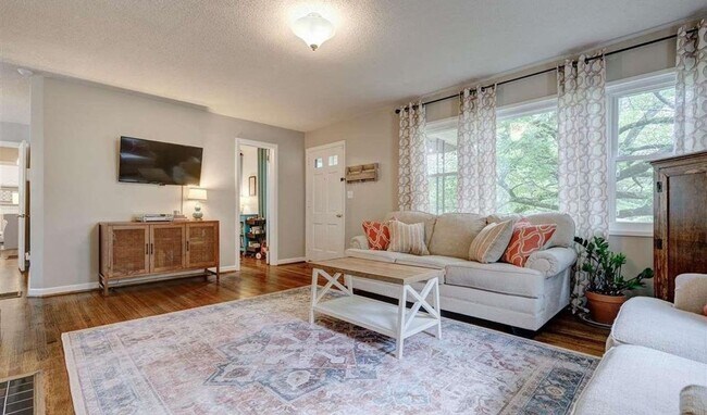 Foto del edificio - 3 Bedroom 1.5 Bathroom House For Rent
