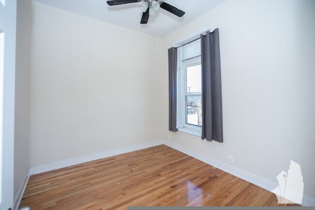 Foto del edificio - 3358 N Sheffield Ave
