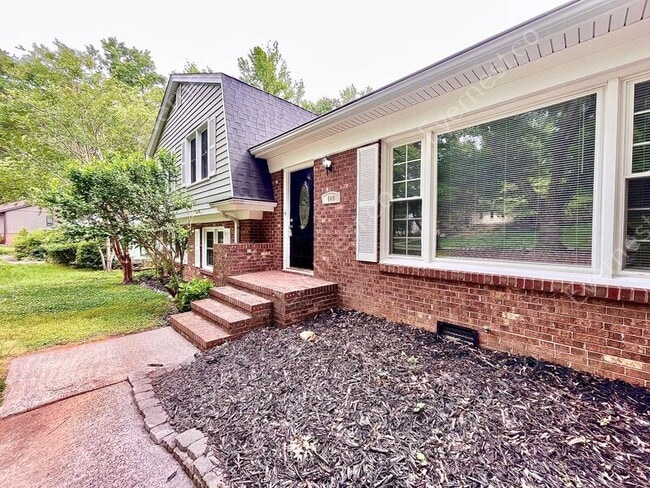 Building Photo - 400 Wilcrest Dr